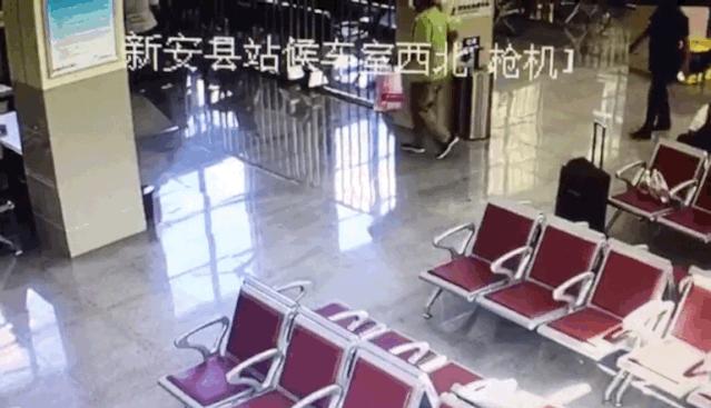 捡到10000元你会怎么做,捡到一百块钱该怎么做