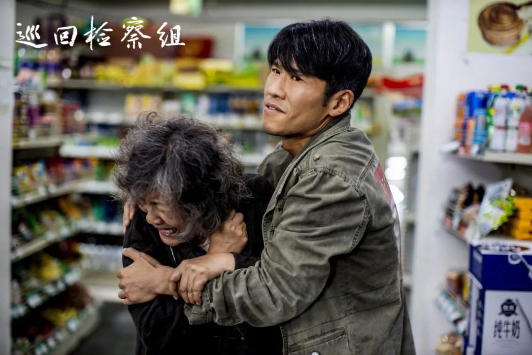 嘉行“重男轻女”，女艺人抠脚8个月，男艺人集体出逃？