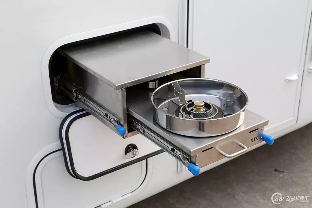 经济实用型7座4驱房车价位,b型房车u型会客区