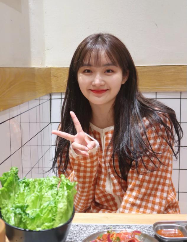 大牌口红新年限定测评,今年流行的色系口红nars