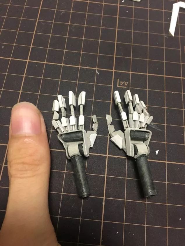 小哥用废纸盒惊艳27万人,跟他一比,我简直是手残