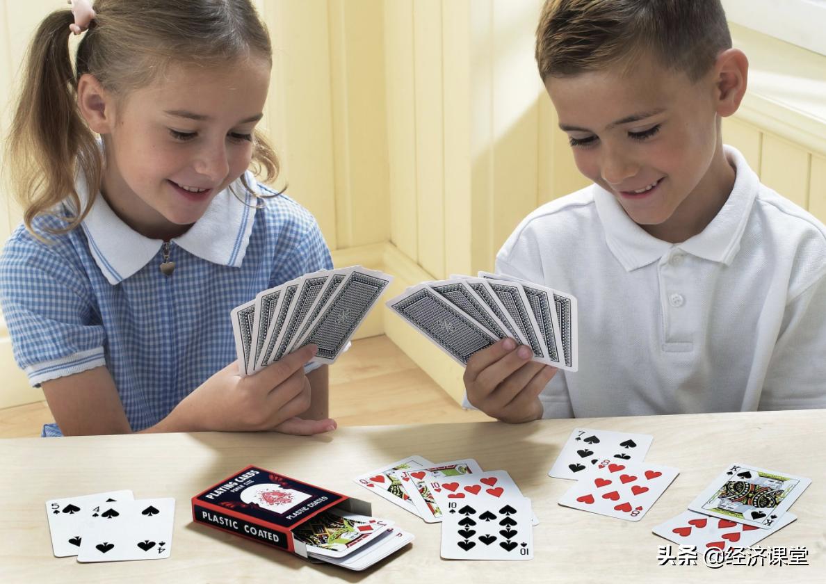 小孩玩扑克牌可以玩什么,教玩扑克牌