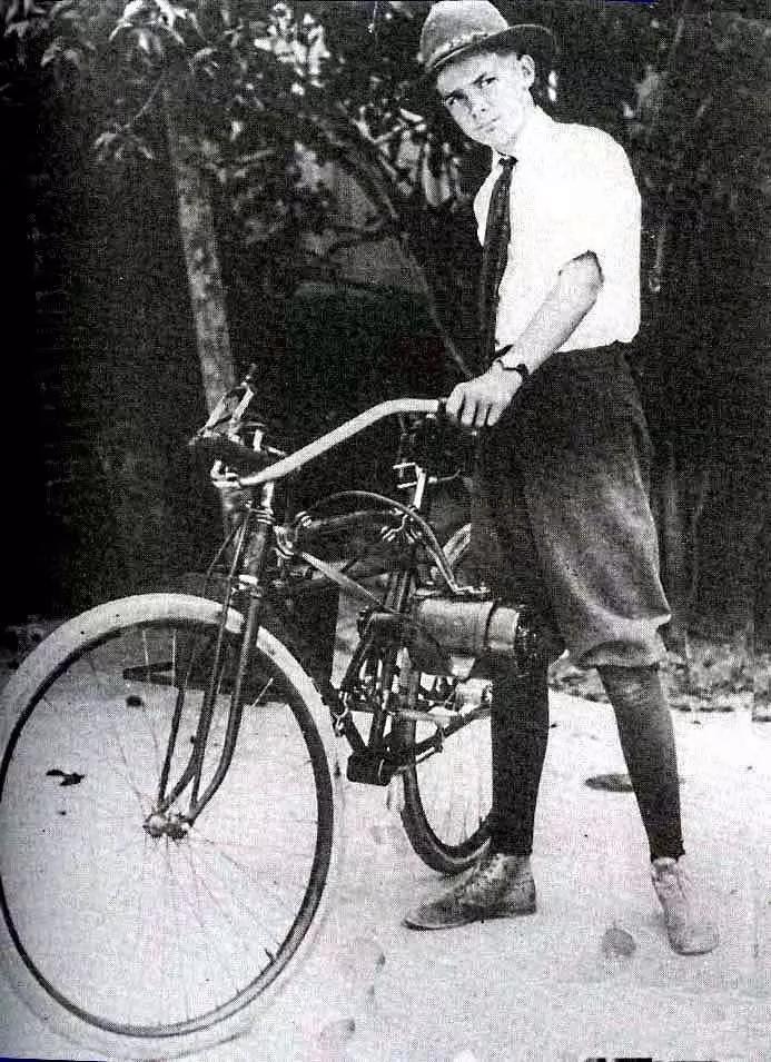 地球太烦了，这个男人居然想带全人类飞向天空