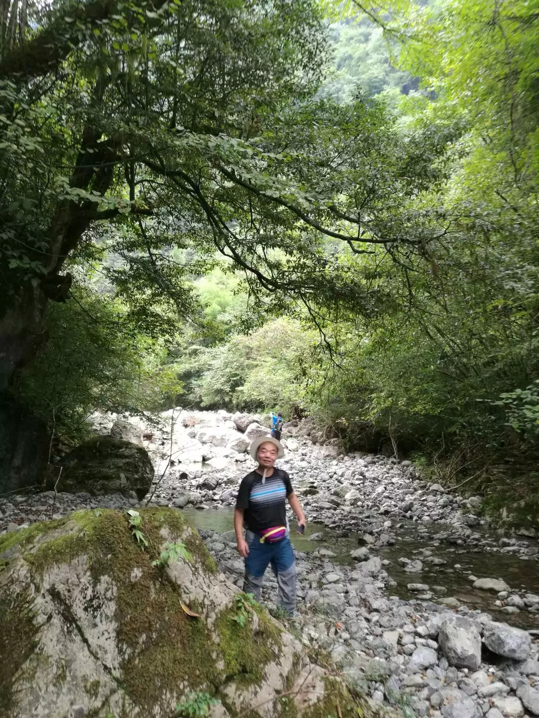 西漂湾瀑布群,建始西漂湾瀑布群