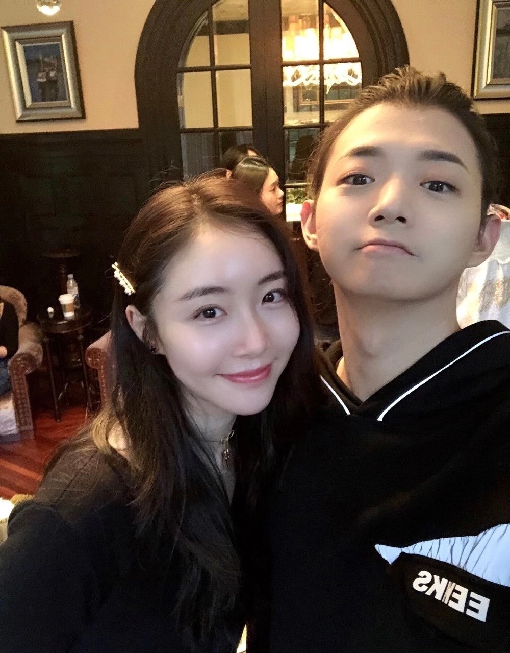 霍尊宣布退出娱乐圈，发长文否认陈露的指控，女方晒证据打脸霍尊