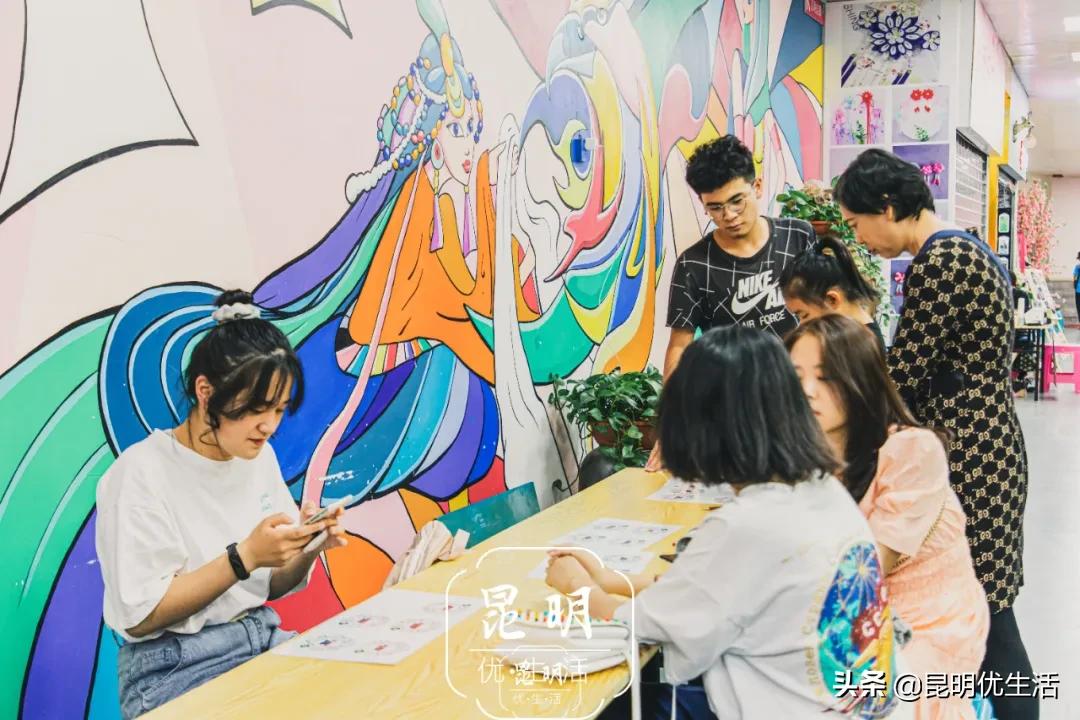 昆明最后一台大头贴机，藏着90后的绝版青春