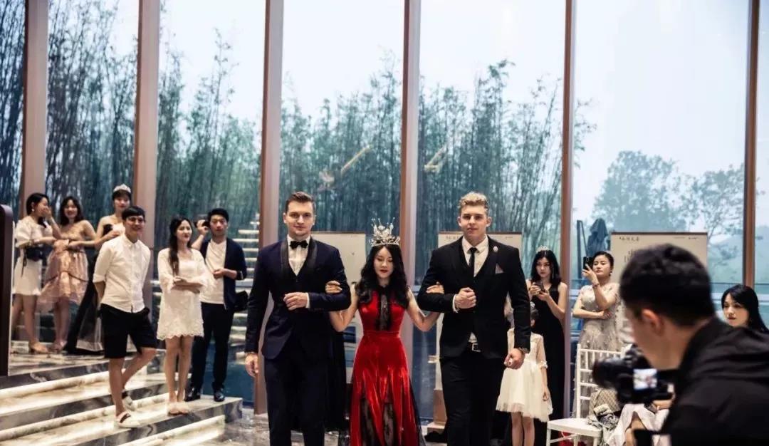 QUNEEN梦游仙境女王派对，天著之上有美的竞相发生