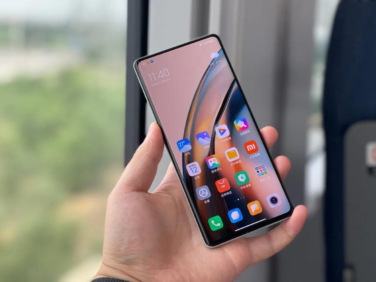 手机贴膜带壳的危害,手机贴膜居然有这么多危害