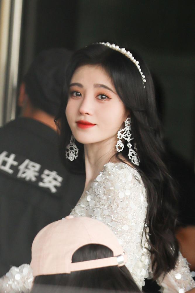 鞠婧祎衣服爆料,鞠婧祎造型师回应毛衣风波