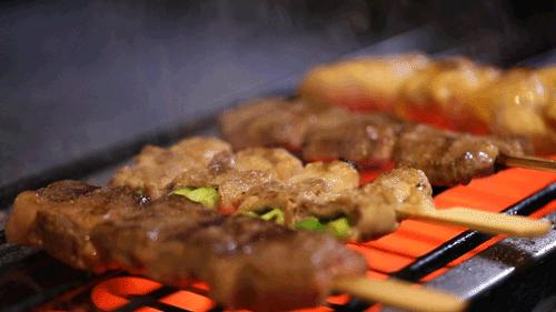 日式酒场大哥大出来营业了，凌晨3点还被小仙女围观