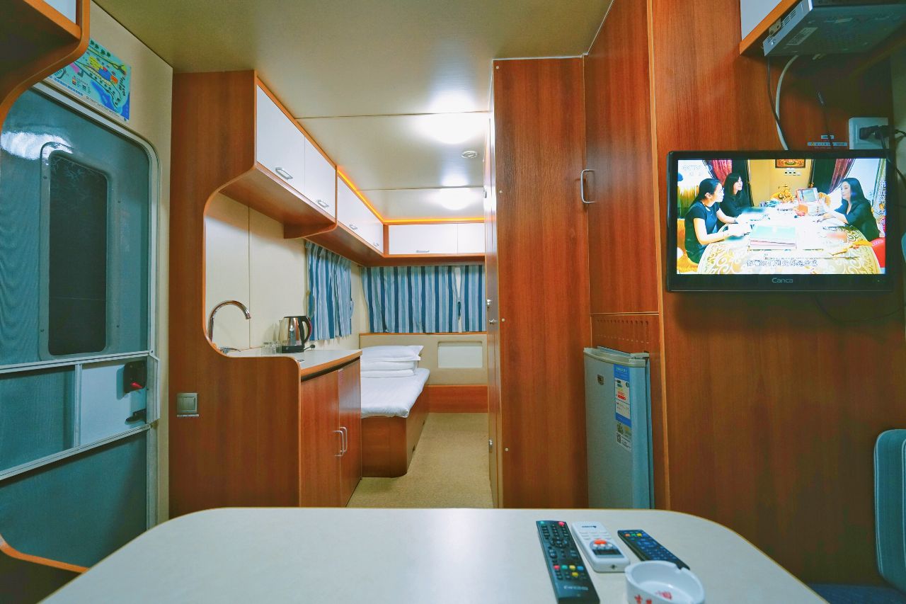 京东90分抵达田园度假区，住树屋，泡半山温泉，还有房车营地