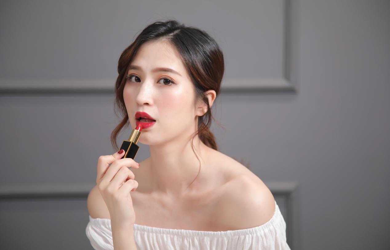 口红沾杯掉色解决方法,口红掉色沾杯两个方法有效处理