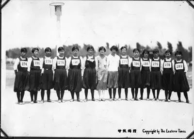 她轰动整个西方，在欧洲她被尊为圣母，在中国却很少人知道