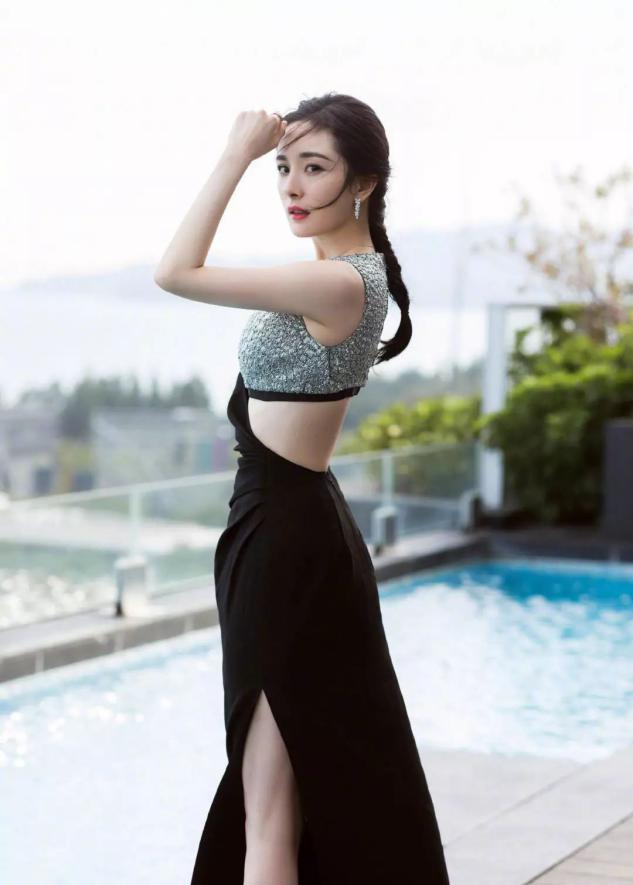 女人的身材有什么特征,女人标准衣架型身材