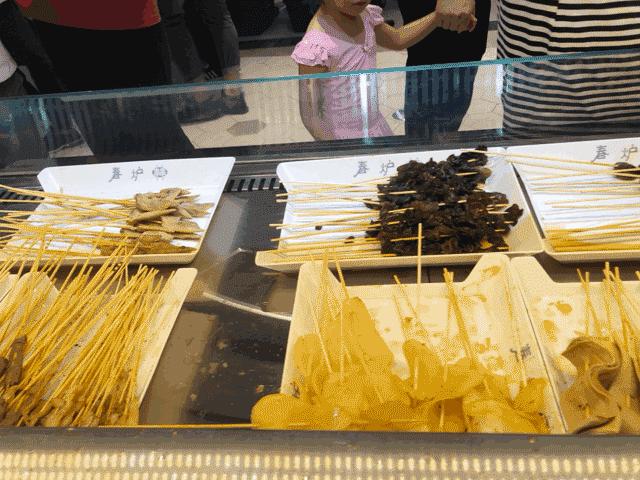 18平小店月销1800万营销方案,18平服装店一年收入