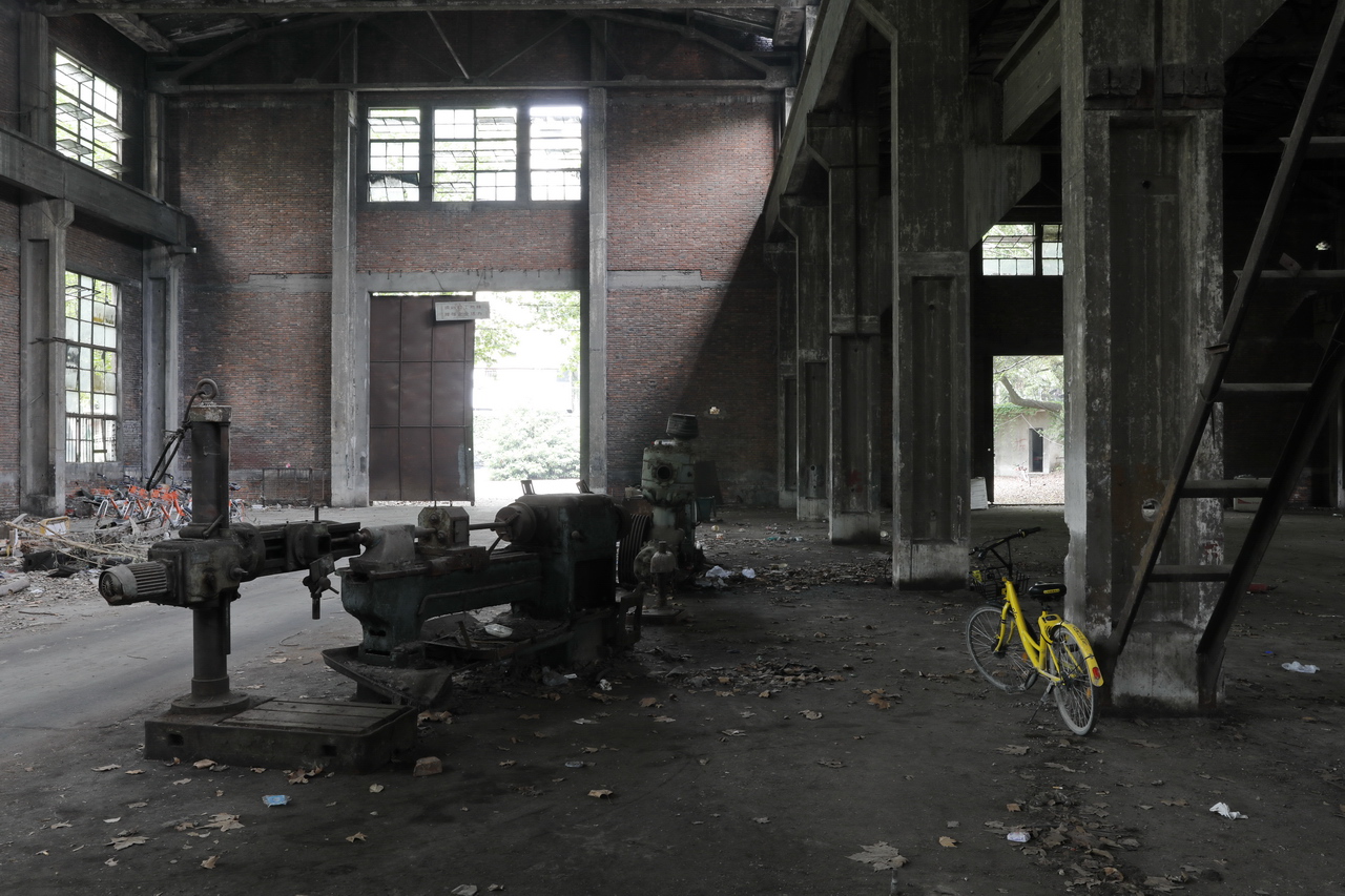 武汉轻型汽车制造厂,武汉特种车制造厂