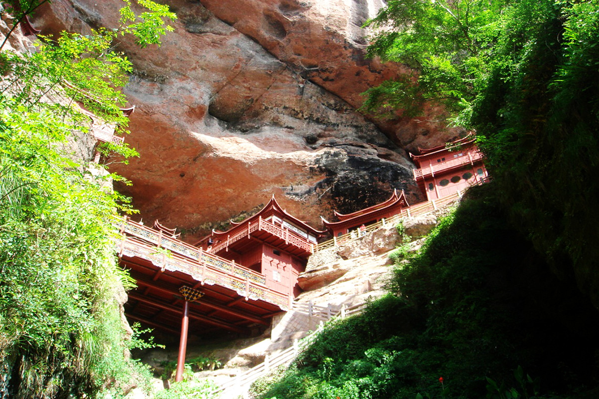 福建一座半山腰建有寺庙,福建荒废古寺庙