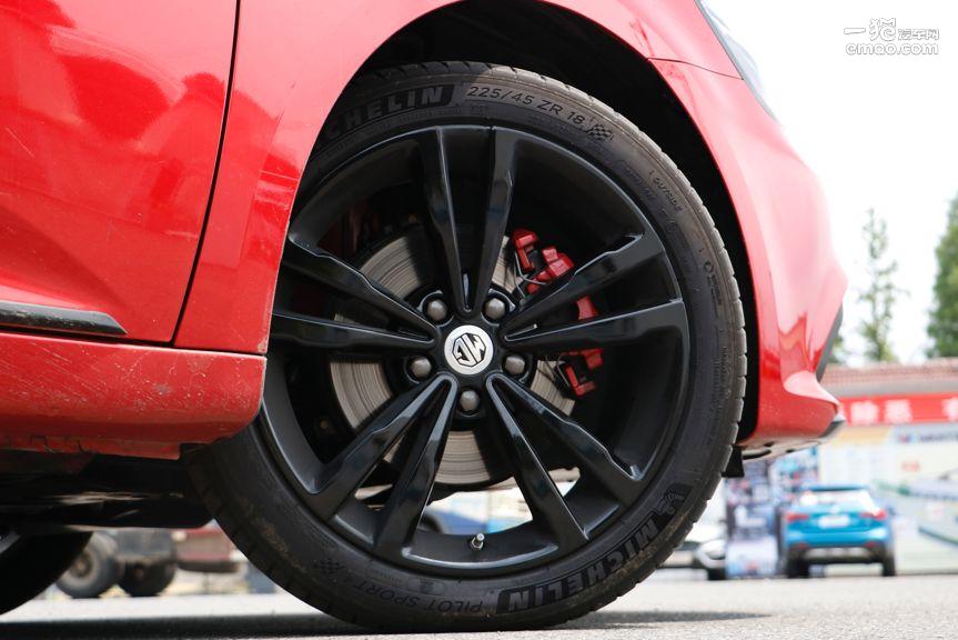 名爵6手动高铁版测试,试驾新名爵6见证6秒破百