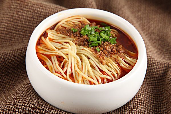 煮面条面条成团怎么补救,煮面条粘成一坨怎么吃