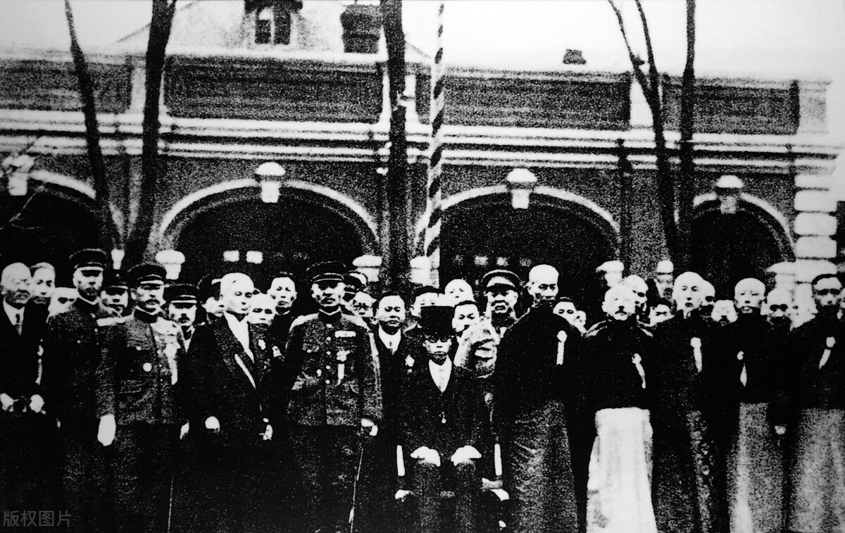 唯一善终的皇帝爱新觉罗溥仪,宣统皇帝溥仪的一生经历