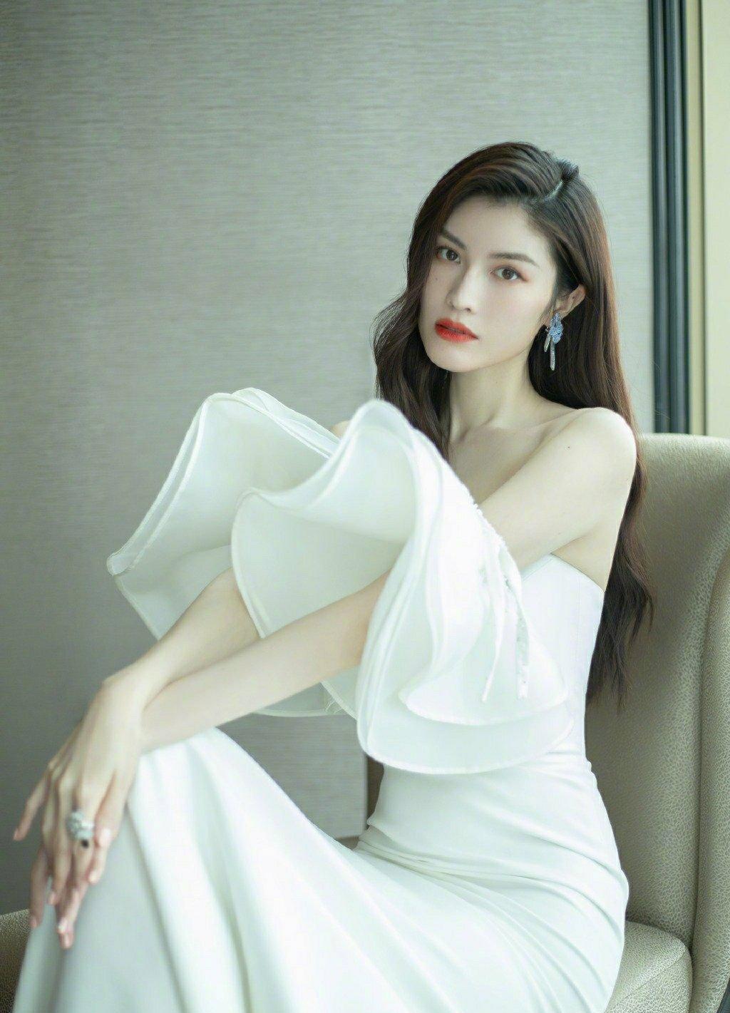 维密超模何穗健身,何穗40秒变脸