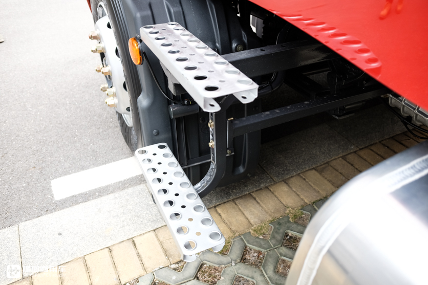 30万左右的卡车,30万国六牵引车