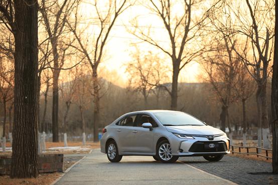 丰田卡罗拉双擎旗舰版试驾,真香定律广汽丰田tnga驾趣体验营