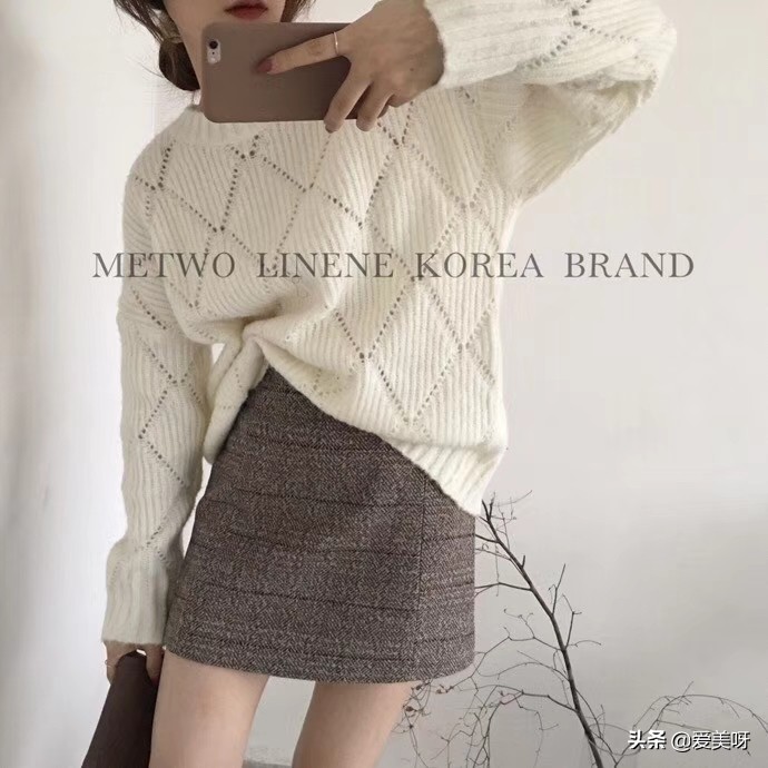 深灰色大衣搭配什么颜色毛衣好看,大衣里配什么暖和又洋气