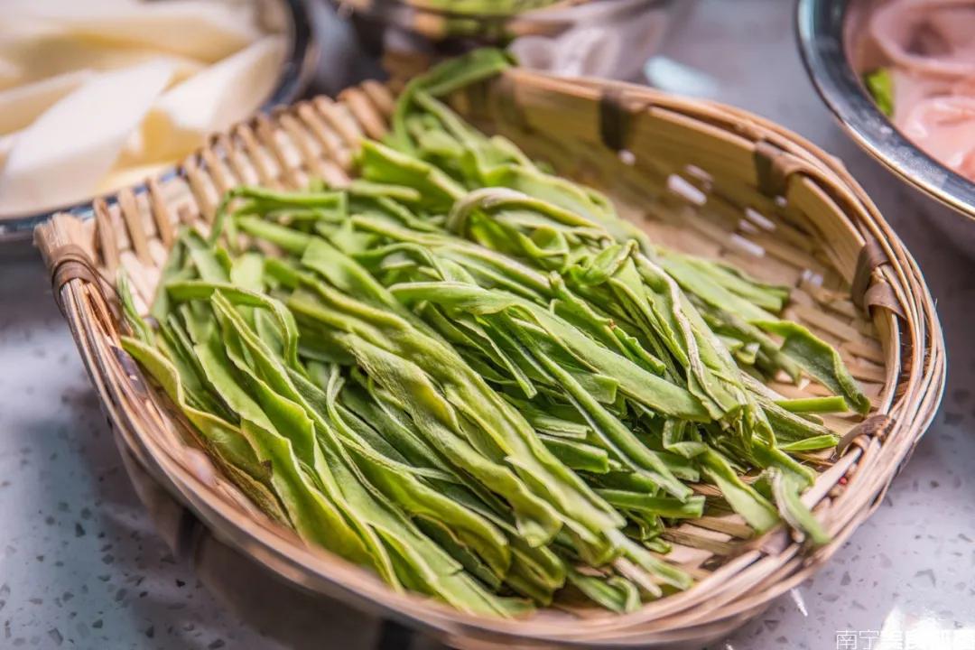 南宁三街两巷排队到深夜的火锅,排队王串串香火锅