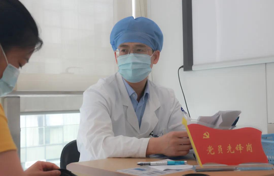 头晕是耳朵里石头移位在作怪吗,头晕脑胀整天昏昏沉沉耳朵嗡嗡的