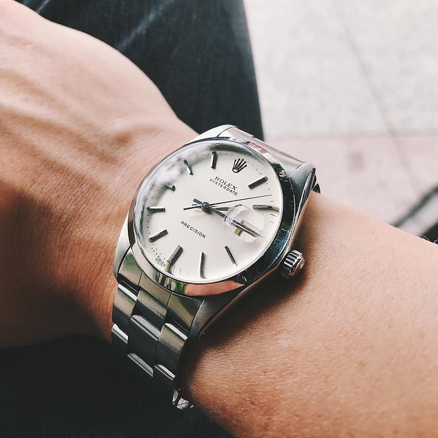 金表好看还是银色好看,金表和钢表哪个更保值