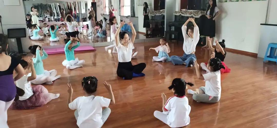 黄龙体育中心小孩玩的地方,十堰市黄龙青少年校外活动中心