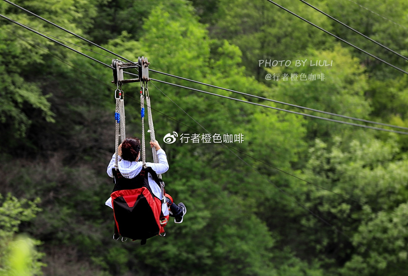 滑水冲浪刺激视频,北京密云清凉谷游玩攻略