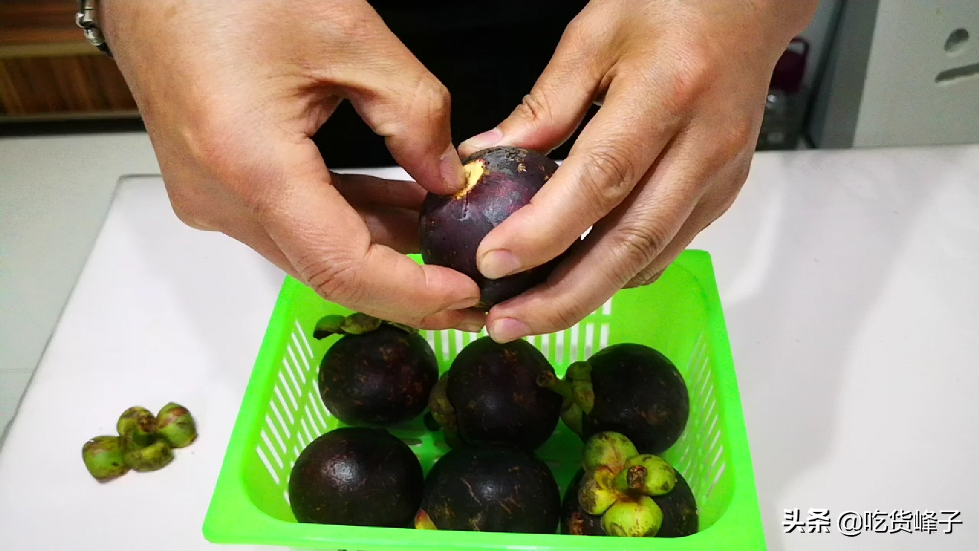 吃山竹的正确打开方式,吃山竹的顺利打开方式