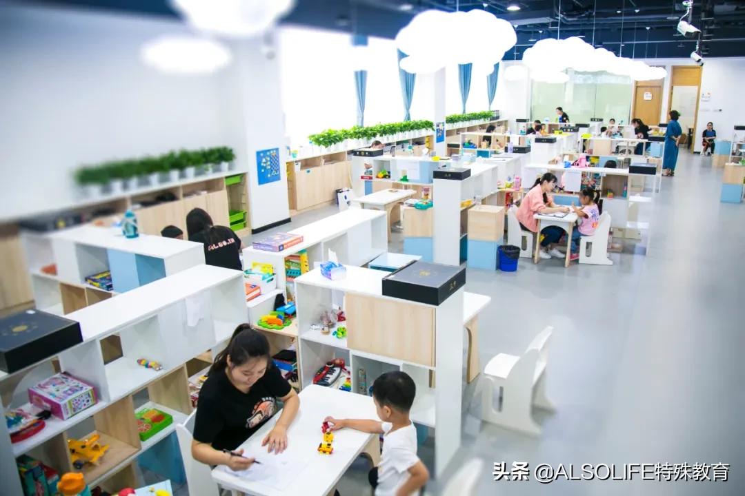 三个月魔鬼培训、天天考末位淘汰，成为合格的特教老师有多难