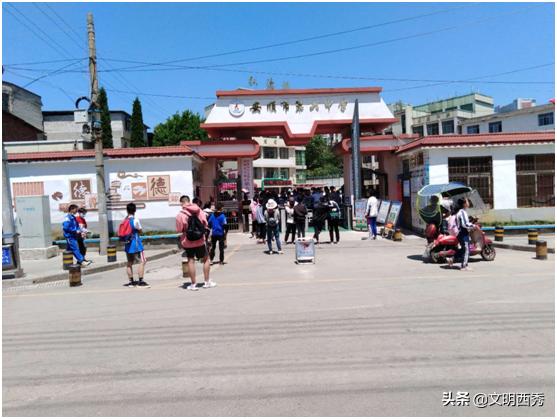 净化市容环境卫生城管护航开学,西秀城管整治最新消息