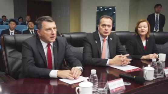 这所高校:受周总理亲切关怀,开创多个第一,多位“外交名将”都从此走出!