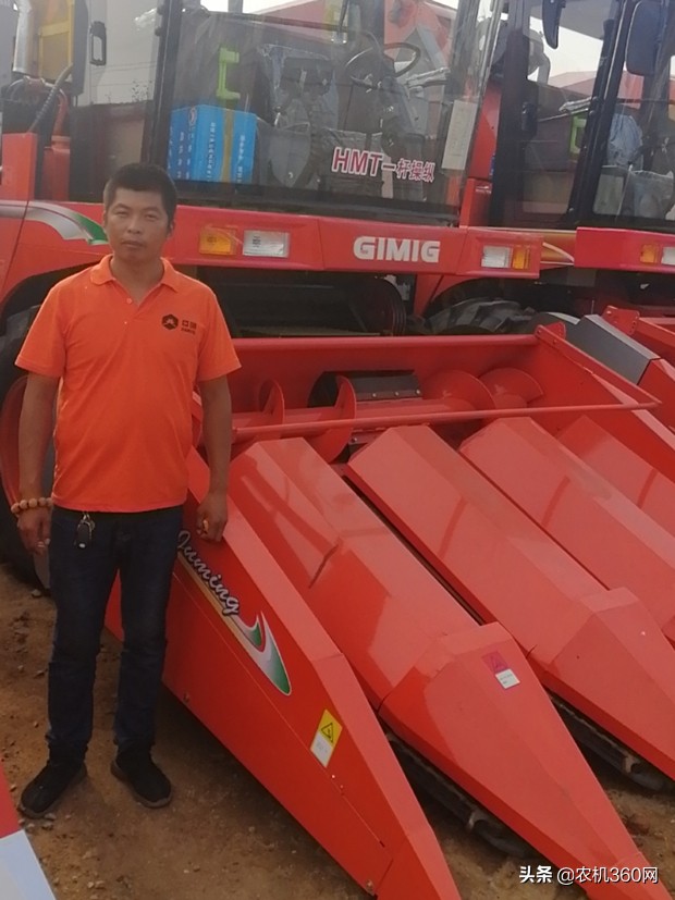 巨明玉米机视频全集,巨明玉米茎穗兼收机