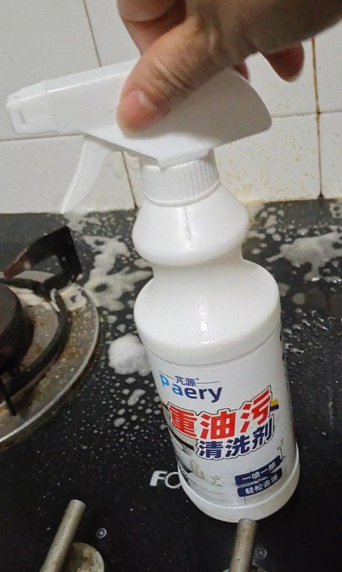 油烟机上的油污用什么洗得更干净,油烟机去油污最好的妙招