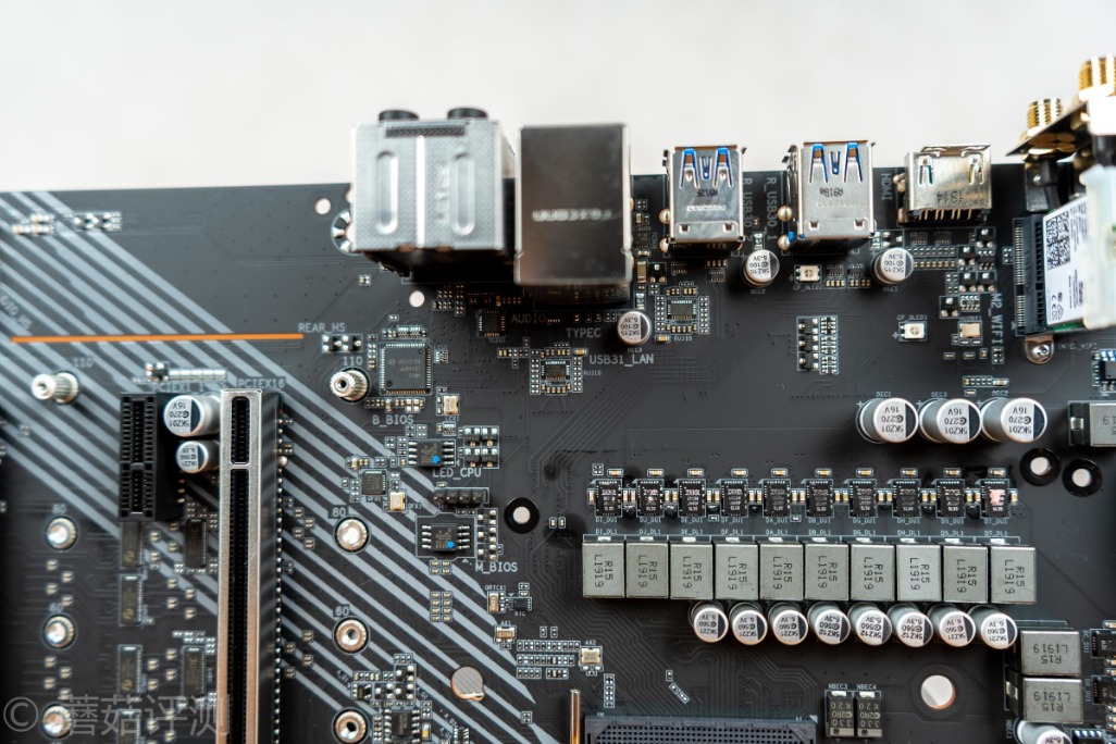 技嘉x570主板芯片组升级教程,技嘉x570aorusprowifibios更新