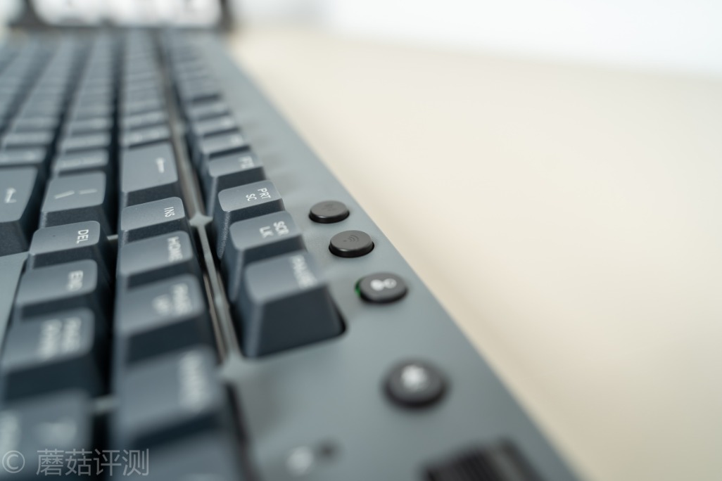 做工细腻手感超好,曜越g821多模电竞机械键盘