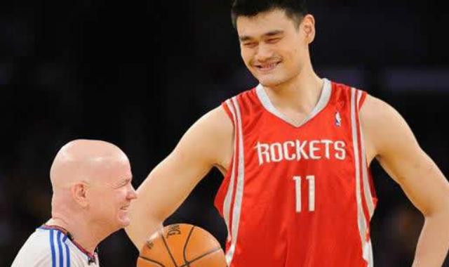 叶莉与姚明是如何走到一起的,叶莉和姚明相差几岁