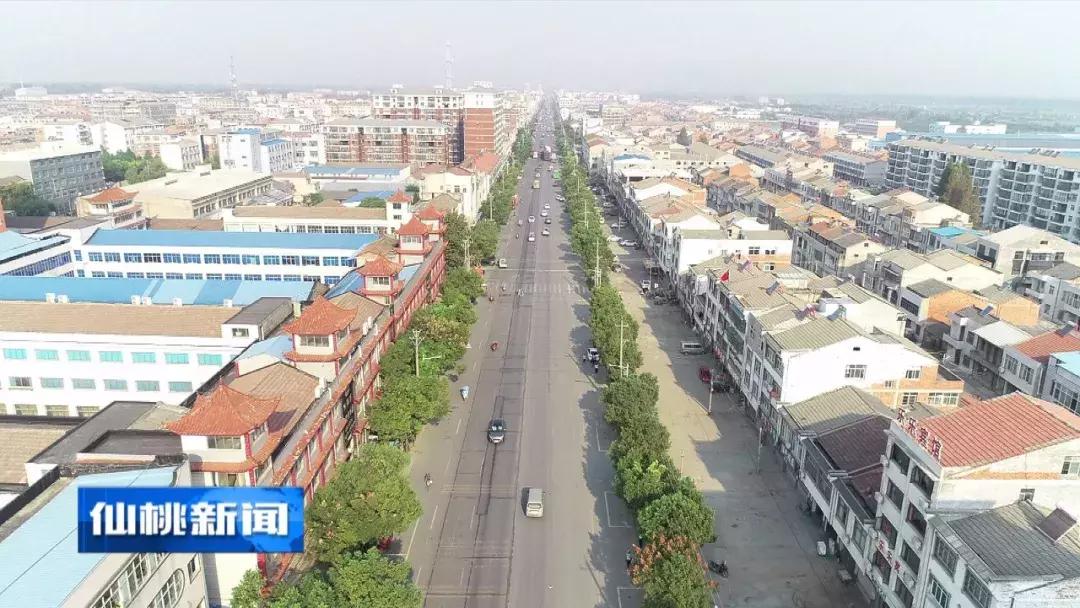 一个小镇飞速发展,一个小镇发达到什么程度