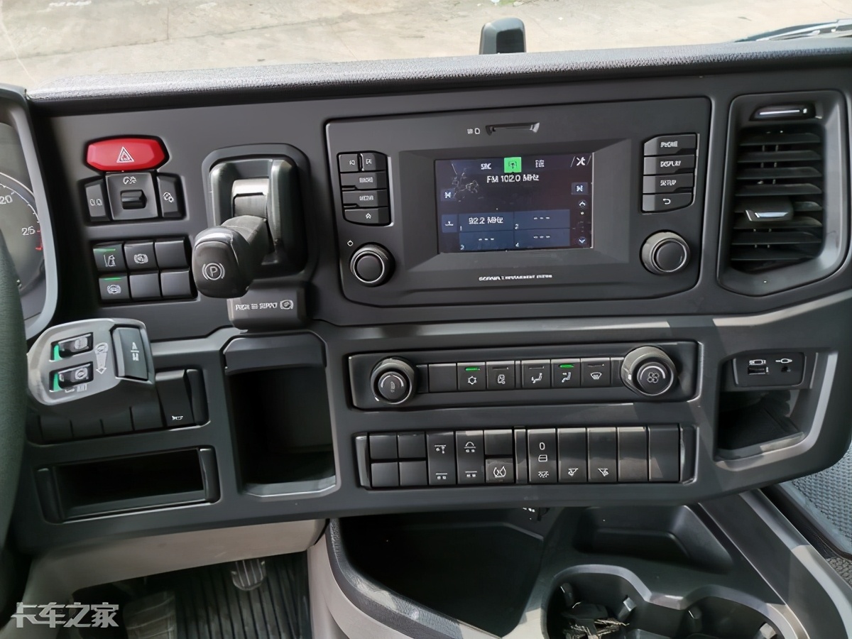 斯堪尼亚国六二手车多少钱,二手斯堪尼亚牵引车什么价格