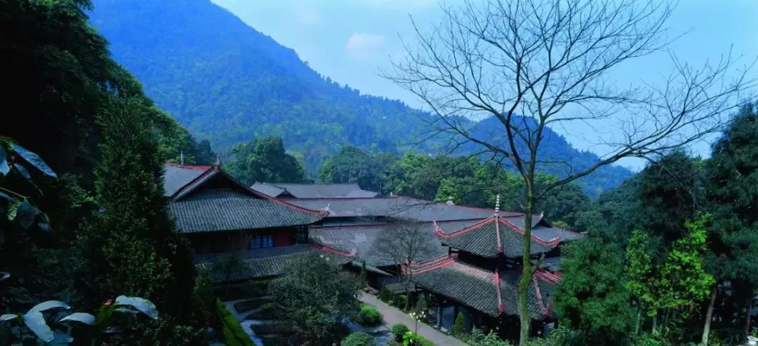 峨眉春游免费景点,一条绝佳的自驾旅游线路