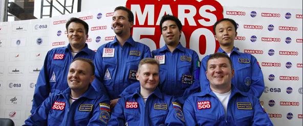 3男3女模拟火星旅行,封闭仓无隐私生活一年,出来后怎么样了?