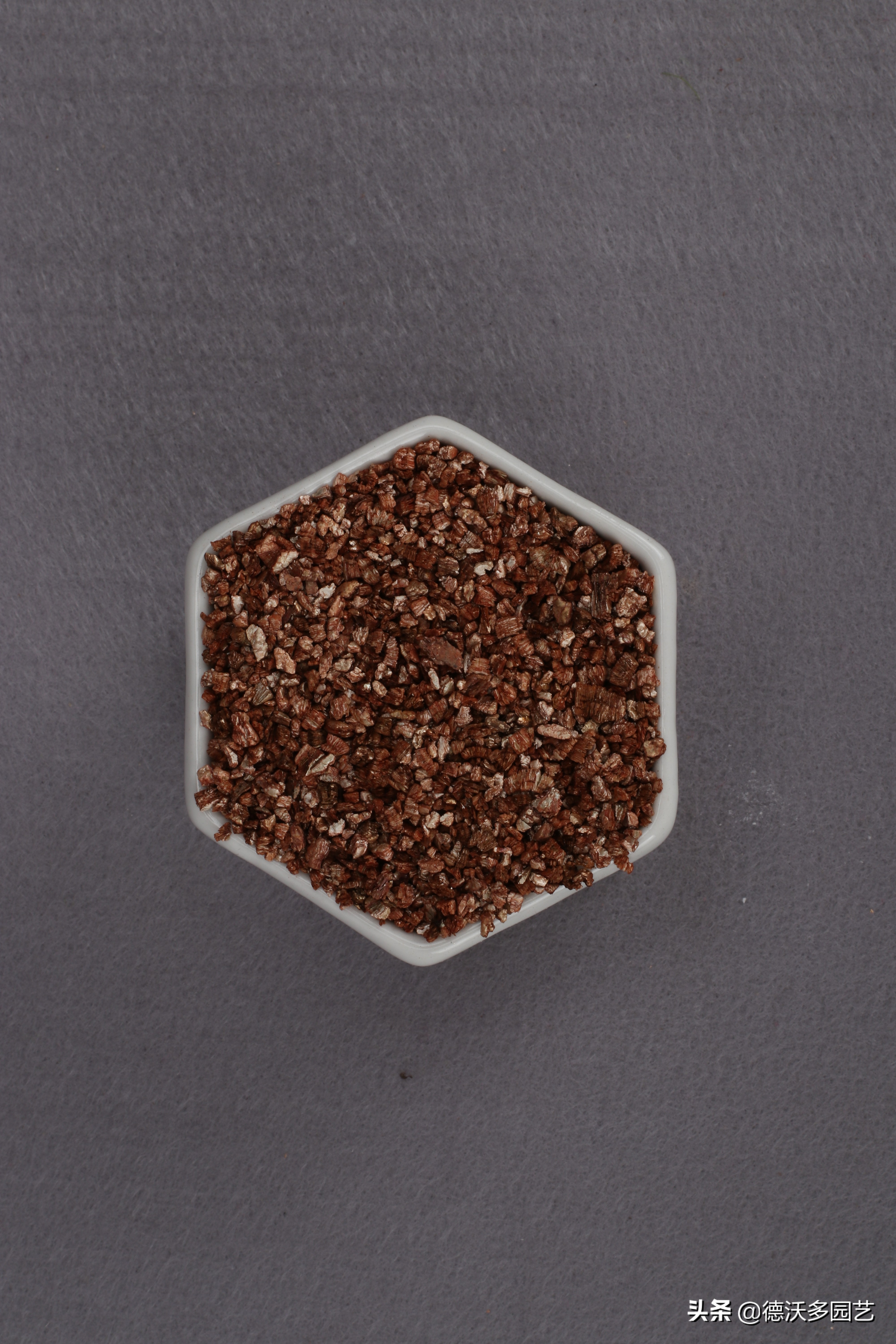 鹅卵石铺面石和麦饭石哪个好,硅藻土和麦饭石哪个铺面好