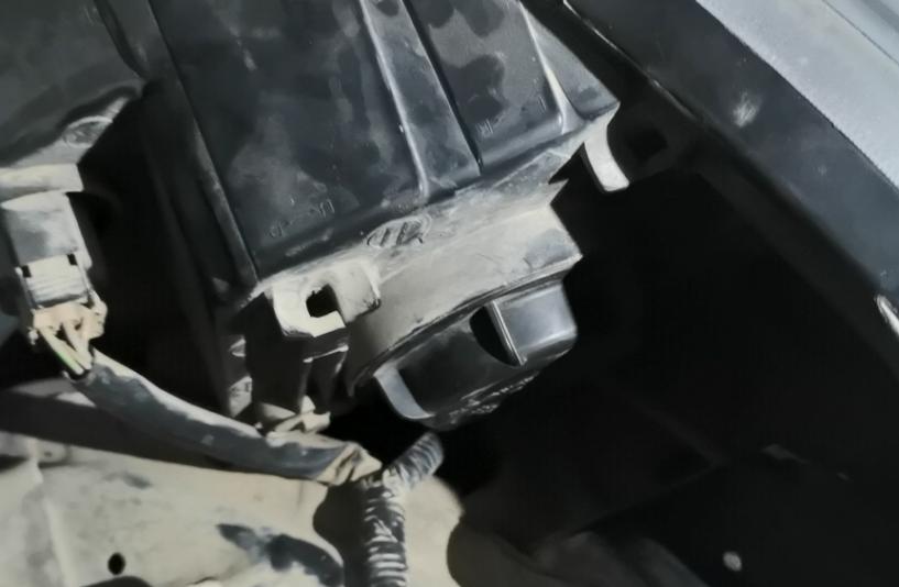 现代瑞纳18年h4led灯泡安装教程,14款现代瑞纳近光灯灯泡更换