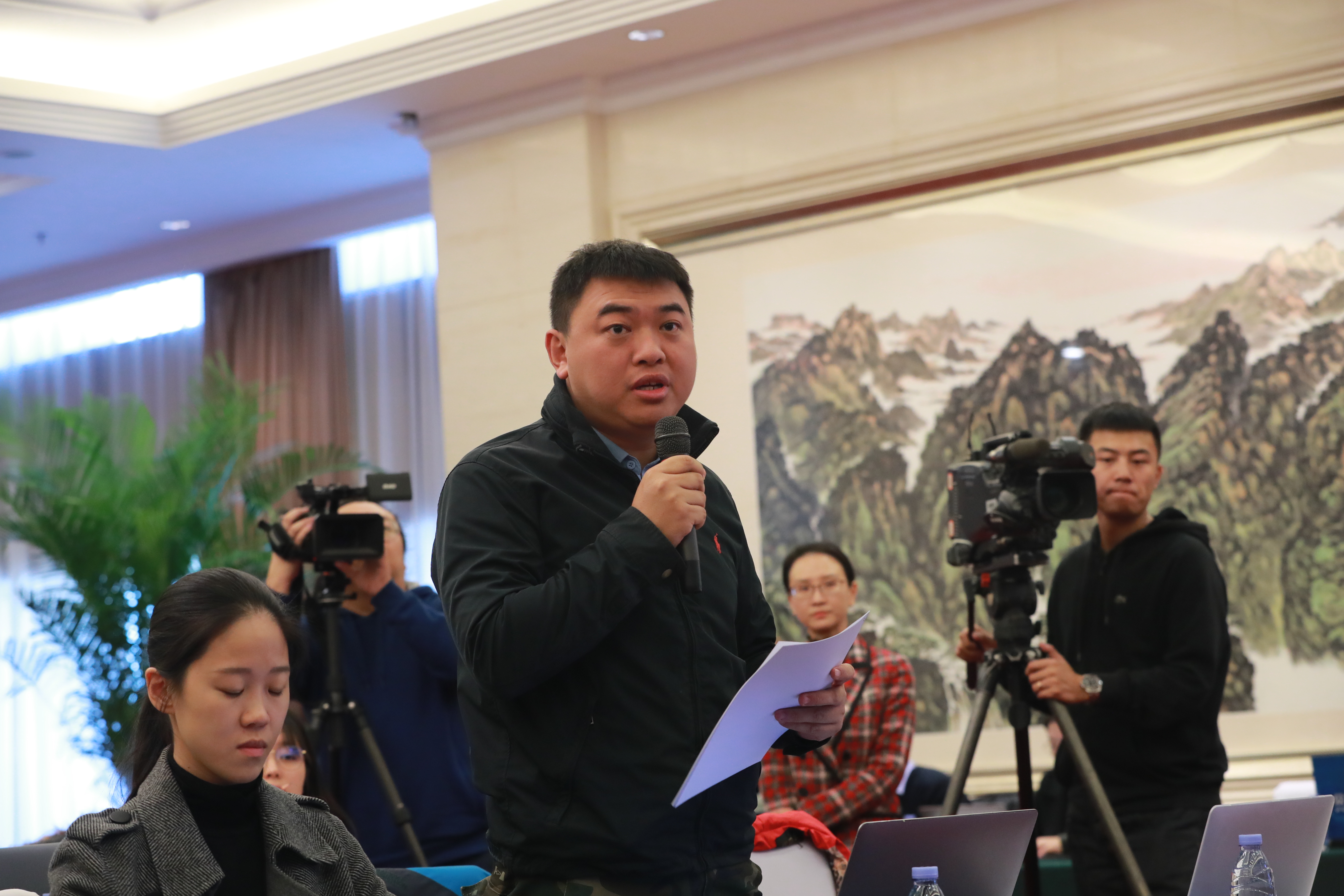 严厉打击涉网黑恶犯罪,重拳打击涉网违法