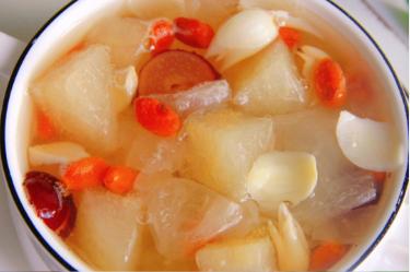 秋季干燥养肺润喉汤,天气秋燥最好吃什么汤